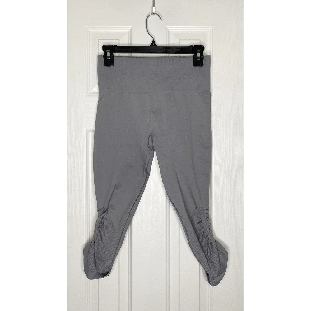 Lululemon Taryn Toomey Awakening‎ Crop Leggings Grey 6 Read